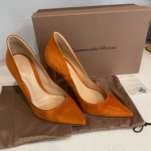 SOLD Gianvito Rossi Camoscio Heels